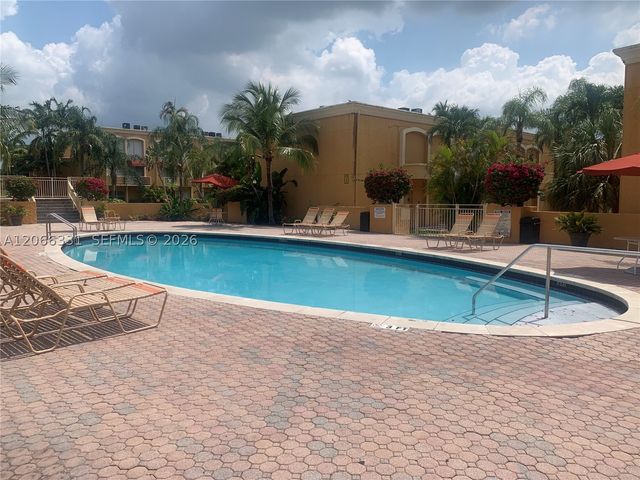 17901 NW 68th Ave T104, Hialeah, FL 33015