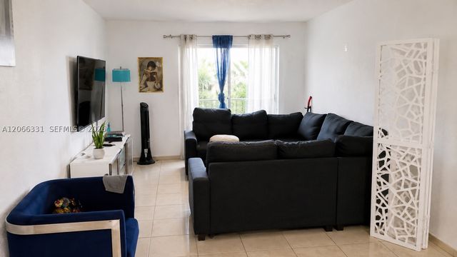 17901 NW 68th Ave T104, Hialeah, FL 33015