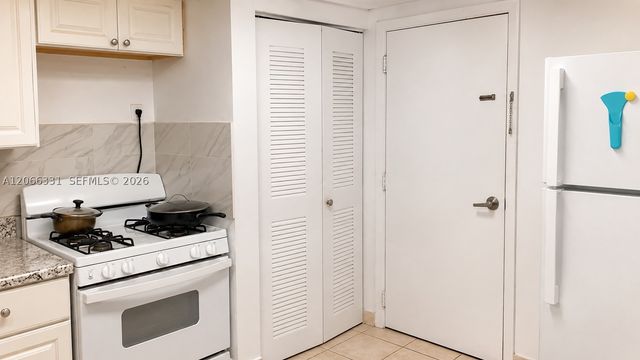 17901 NW 68th Ave T104, Hialeah, FL 33015