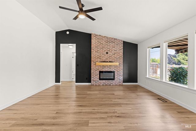 680 W Applegate St, Meridian, ID 83642