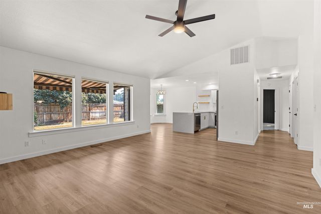680 W Applegate St, Meridian, ID 83642