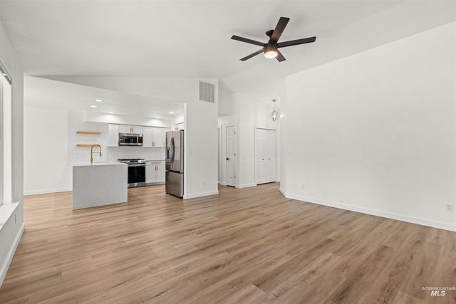 680 W Applegate St, Meridian, ID 83642