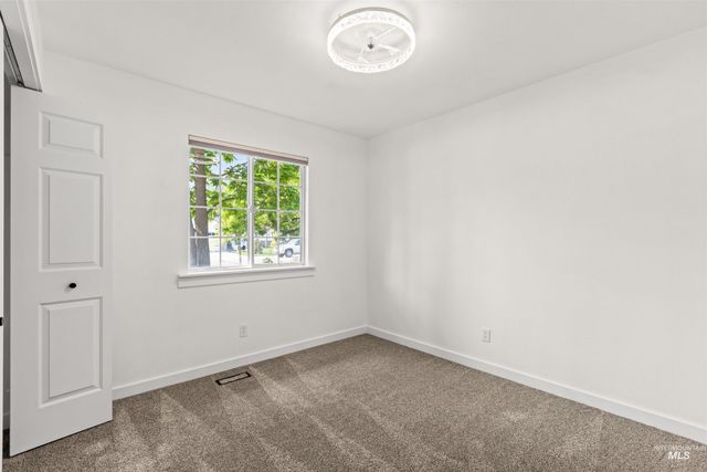 680 W Applegate St, Meridian, ID 83642