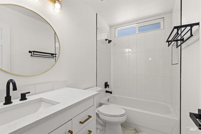680 W Applegate St, Meridian, ID 83642