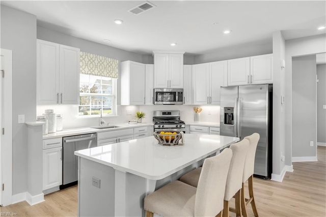 120 Ryker RD W, Moyock, NC 27958