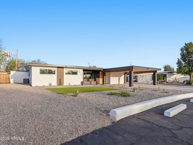 8025 N 11TH Place, Phoenix, AZ 85020