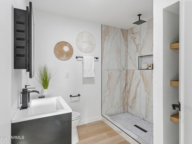 8025 N 11TH Place, Phoenix, AZ 85020