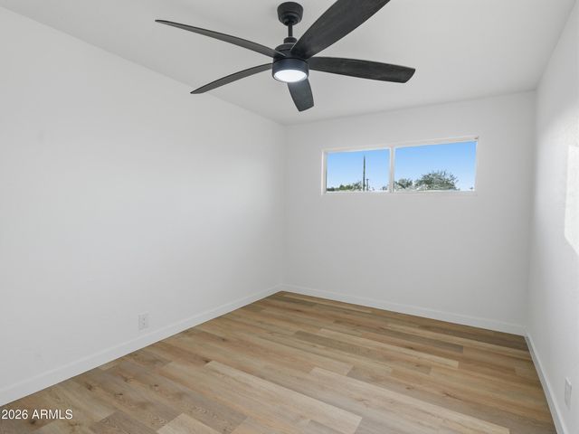 8025 N 11TH Place, Phoenix, AZ 85020