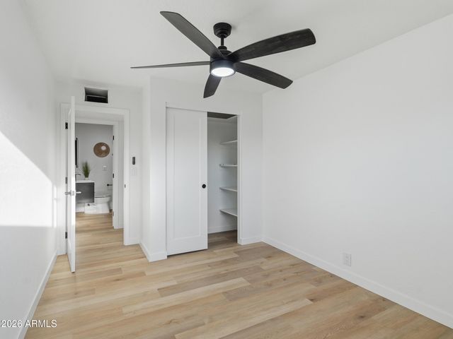 8025 N 11TH Place, Phoenix, AZ 85020