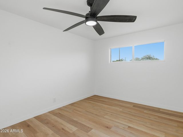 8025 N 11TH Place, Phoenix, AZ 85020