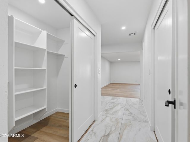 8025 N 11TH Place, Phoenix, AZ 85020