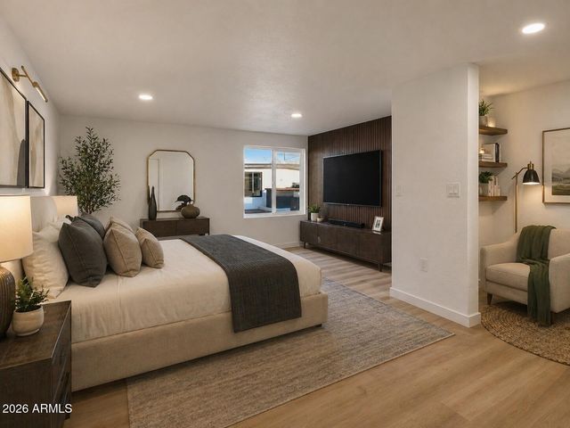 8025 N 11TH Place, Phoenix, AZ 85020