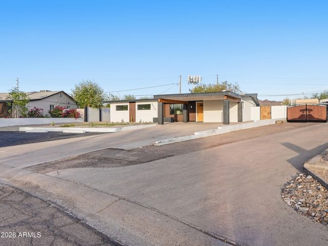 8025 N 11TH Place, Phoenix, AZ 85020