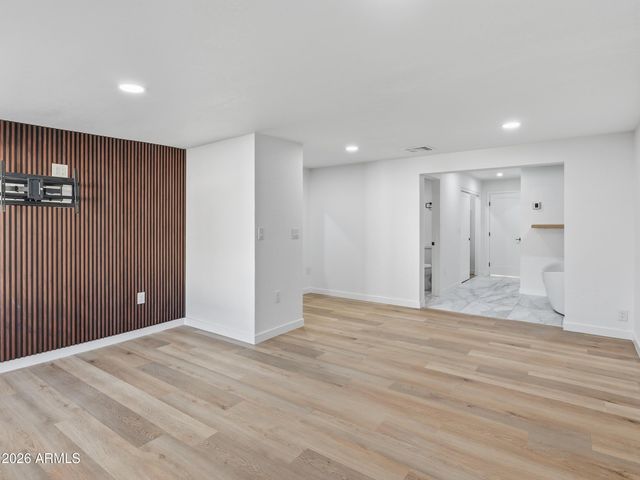 8025 N 11TH Place, Phoenix, AZ 85020