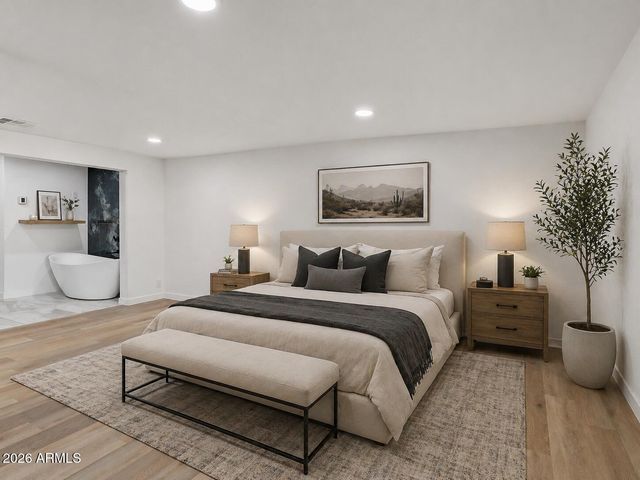 8025 N 11TH Place, Phoenix, AZ 85020