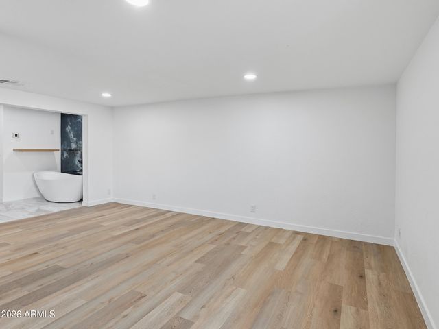 8025 N 11TH Place, Phoenix, AZ 85020