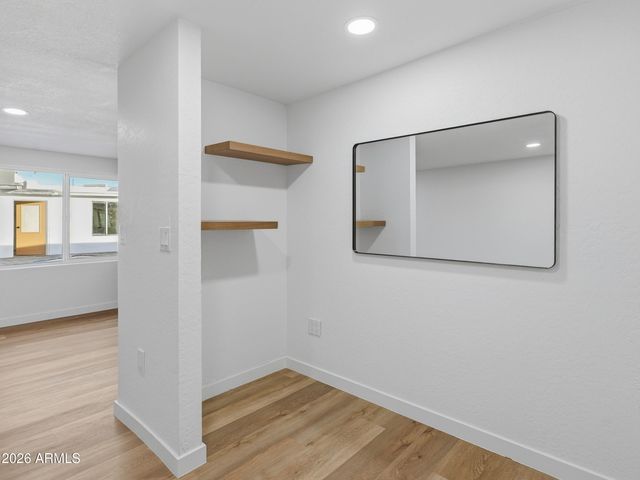 8025 N 11TH Place, Phoenix, AZ 85020