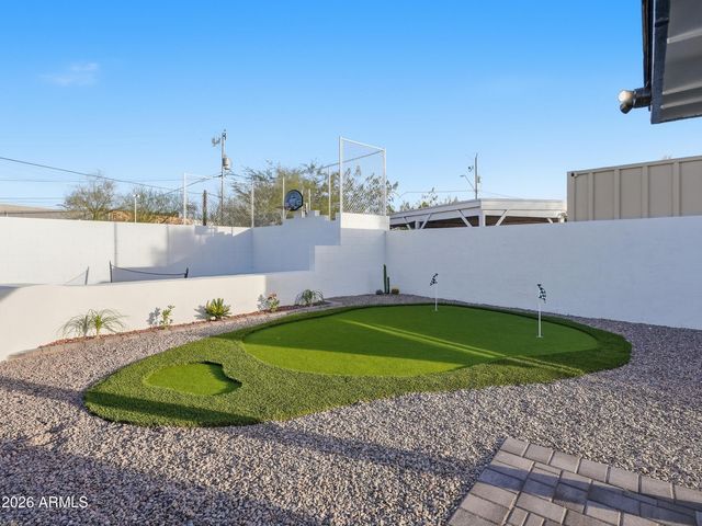 8025 N 11TH Place, Phoenix, AZ 85020