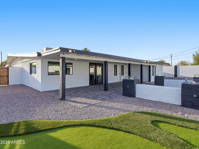 8025 N 11TH Place, Phoenix, AZ 85020