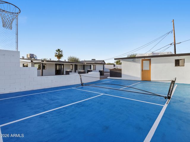 8025 N 11TH Place, Phoenix, AZ 85020