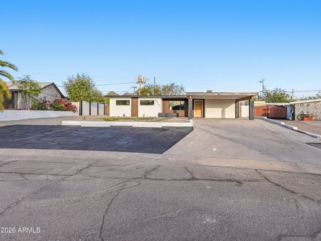 8025 N 11TH Place, Phoenix, AZ 85020
