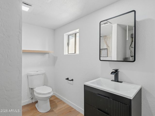 8025 N 11TH Place, Phoenix, AZ 85020