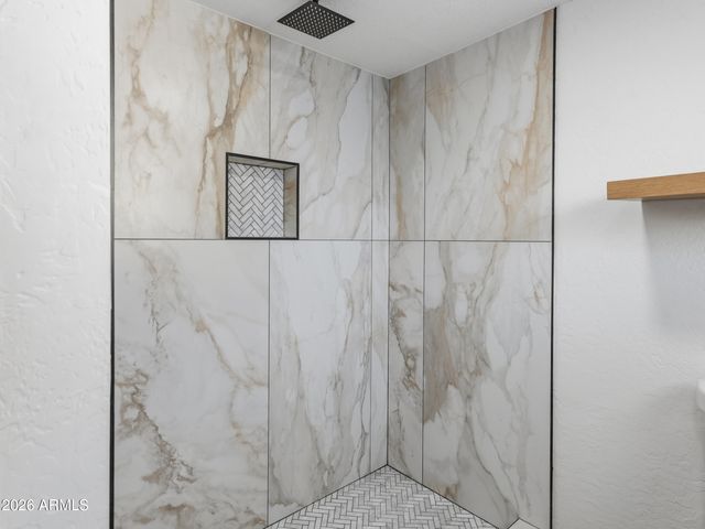 8025 N 11TH Place, Phoenix, AZ 85020