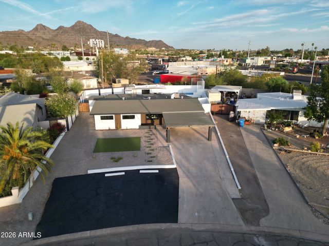 8025 N 11TH Place, Phoenix, AZ 85020