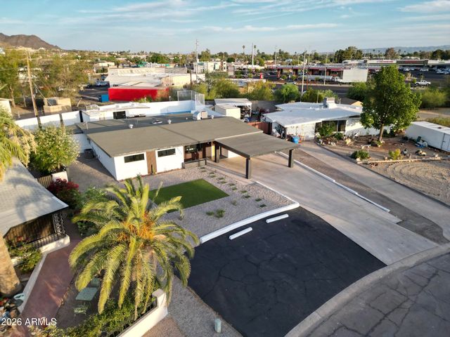 8025 N 11TH Place, Phoenix, AZ 85020