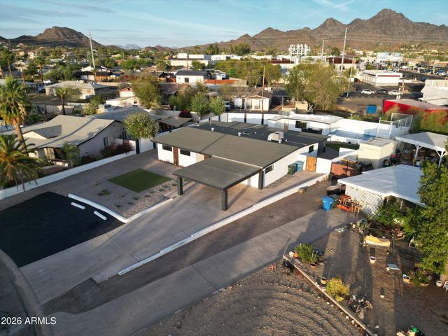 8025 N 11TH Place, Phoenix, AZ 85020
