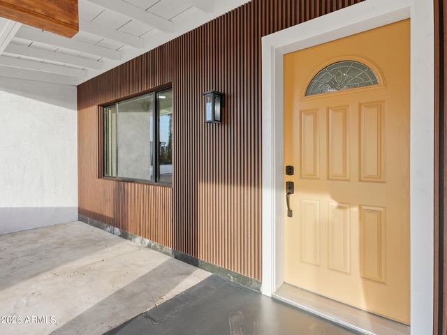 8025 N 11TH Place, Phoenix, AZ 85020