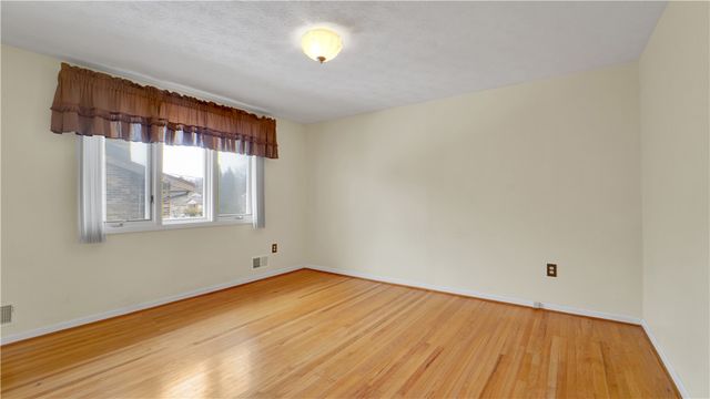 122 Pine Valley Drive, Greece, NY 14626