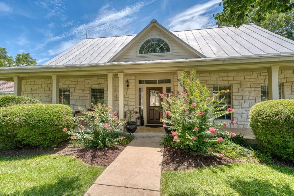 337 Colonial ST, Meadowlakes, TX 78654