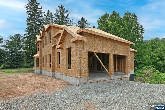 760 Pascack Road, Twp Of Washington, NJ 07676