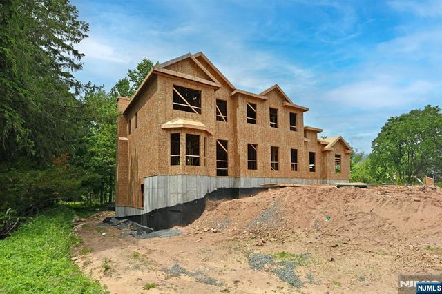 760 Pascack Road, Twp Of Washington, NJ 07676
