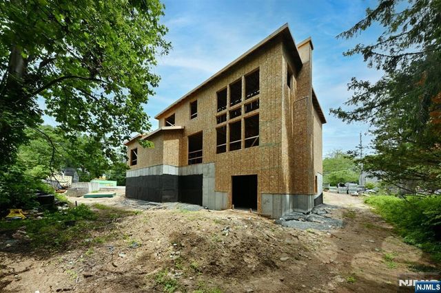 760 Pascack Road, Twp Of Washington, NJ 07676
