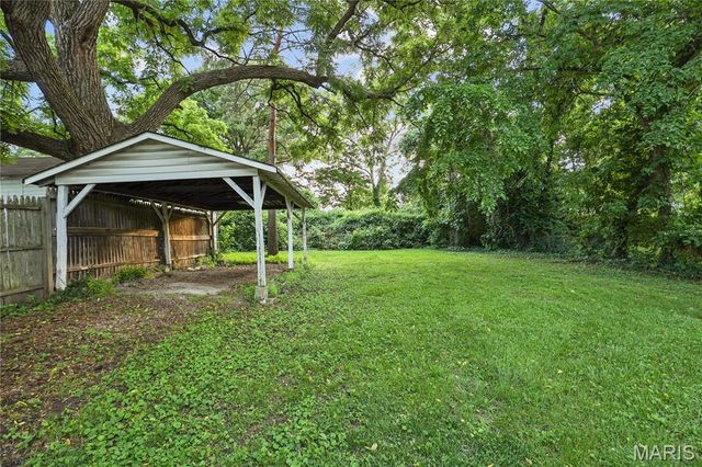 3915 N Hanley Road, St Louis, MO 63121