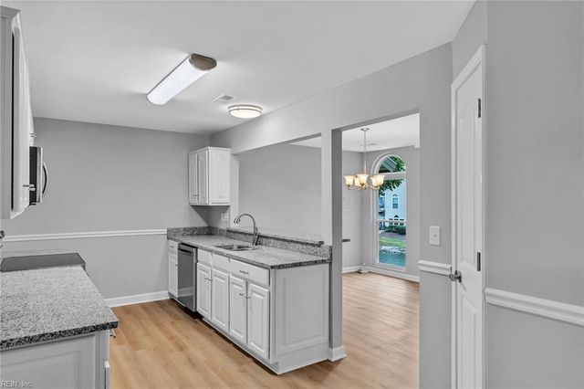 533 E Lake CIR, Chesapeake, VA 23322