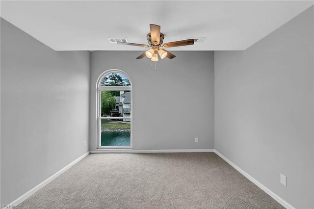 533 E Lake CIR, Chesapeake, VA 23322