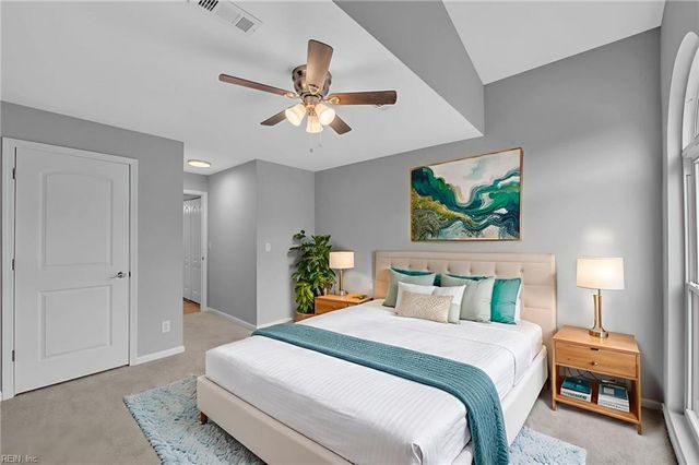 533 E Lake CIR, Chesapeake, VA 23322