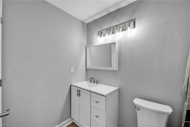 533 E Lake CIR, Chesapeake, VA 23322