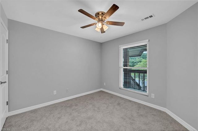 533 E Lake CIR, Chesapeake, VA 23322