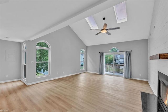 533 E Lake CIR, Chesapeake, VA 23322