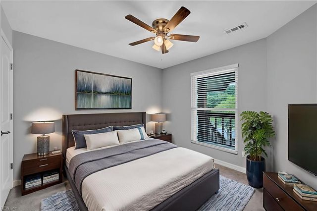 533 E Lake CIR, Chesapeake, VA 23322