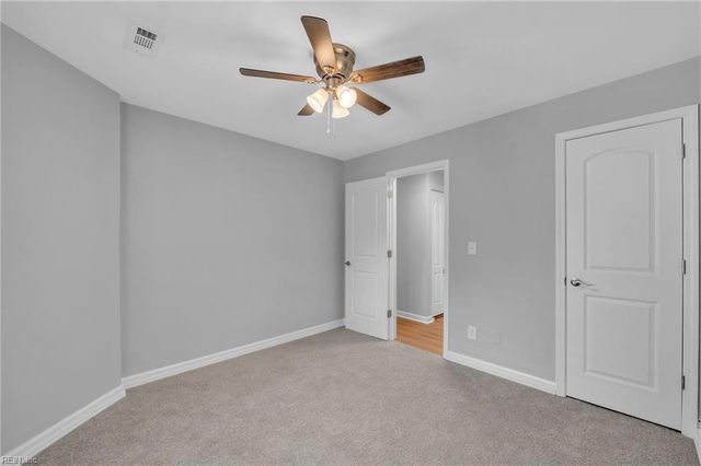 533 E Lake CIR, Chesapeake, VA 23322