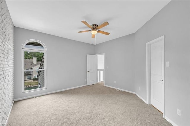 533 E Lake CIR, Chesapeake, VA 23322