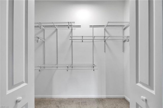 533 E Lake CIR, Chesapeake, VA 23322