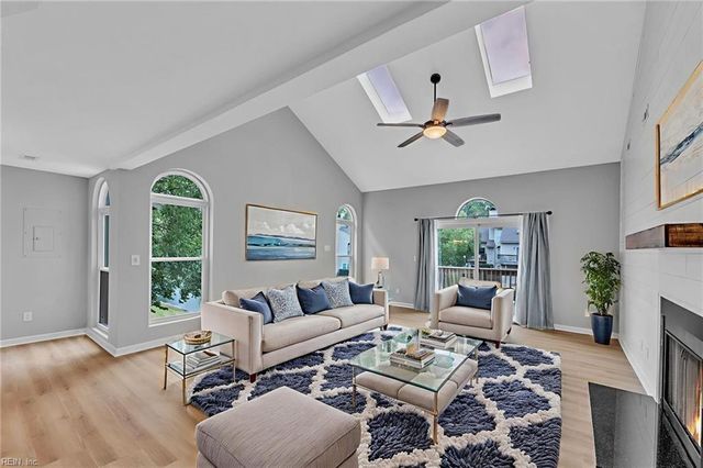 533 E Lake CIR, Chesapeake, VA 23322