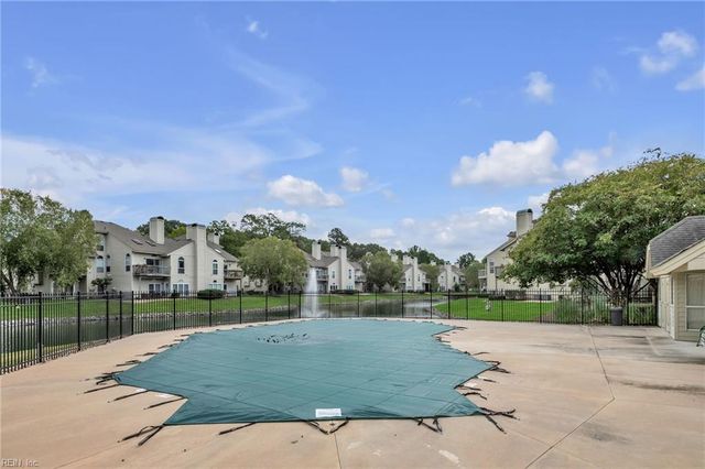 533 E Lake CIR, Chesapeake, VA 23322