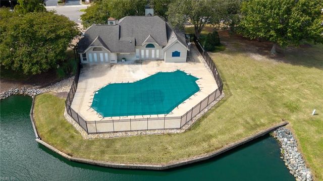 533 E Lake CIR, Chesapeake, VA 23322